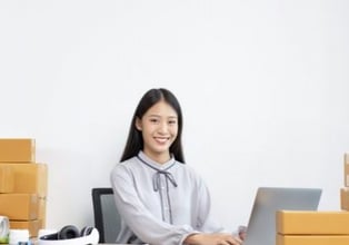 Is DTC E-Commerce Right For Your Brand?